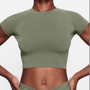 SKIMS MOSS NEW VINTAGE CROPPED RAGLAN T-SHIRT
